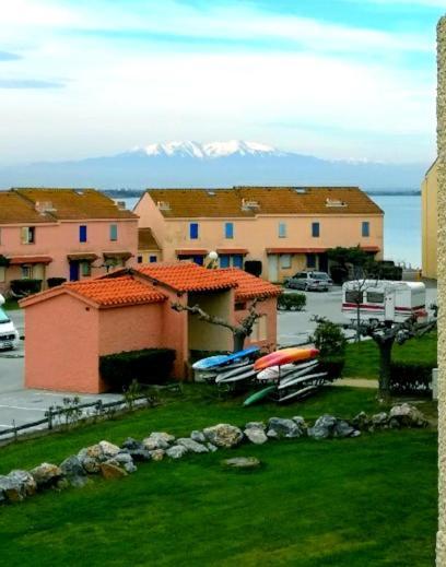 Appartement Canigou Vue: Lakeside Retreat with Pools and Playground Le Barcares Exterior photo