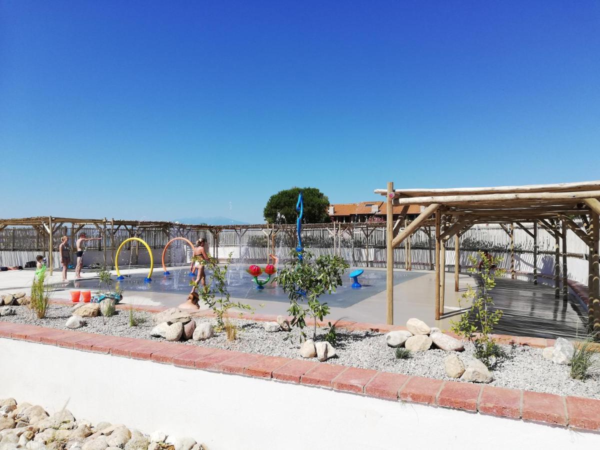 Appartement Canigou Vue: Lakeside Retreat with Pools and Playground Le Barcares Exterior photo