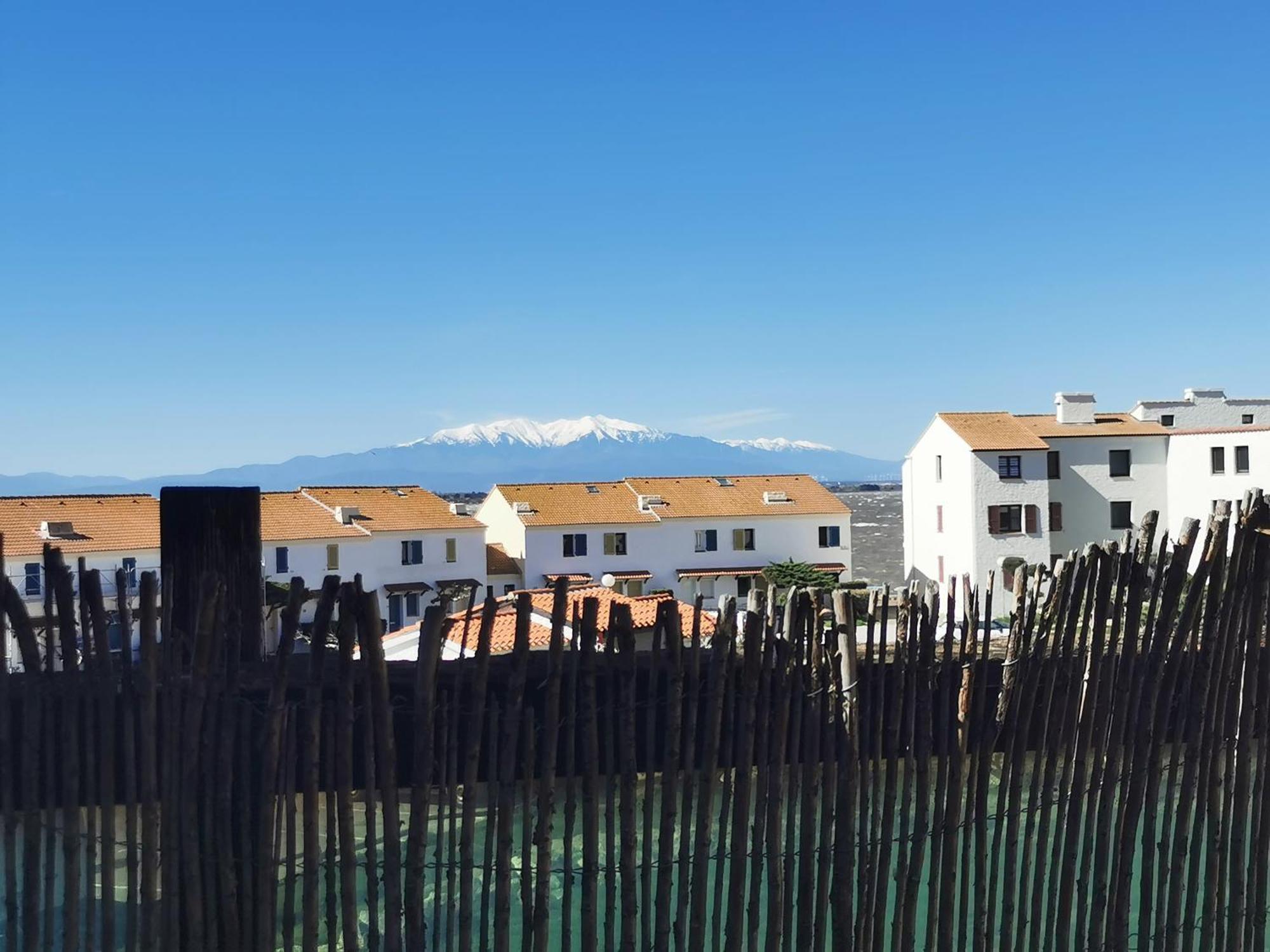 Appartement Canigou Vue: Lakeside Retreat with Pools and Playground Le Barcares Exterior photo